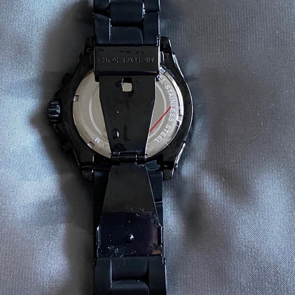 Michael Kors Watch - Picture 7 of 8